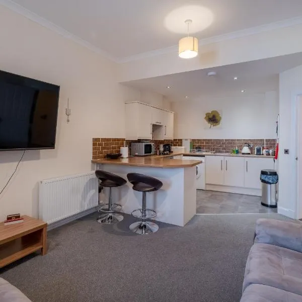 Spacious 2-Bedroom Condo With Free Parking On Site, Hotel in Montrose