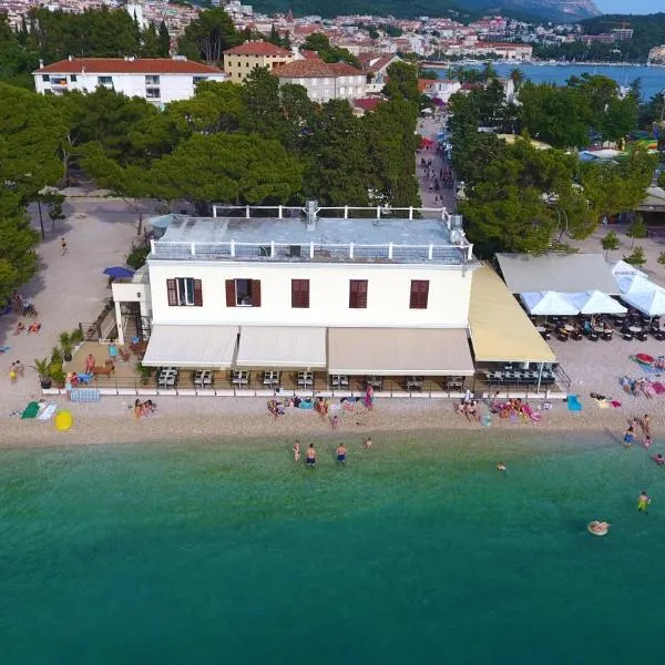 Beach rooms Riviera - Žuta Kuća, hotel di Makarska