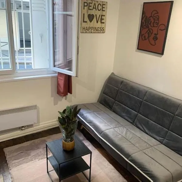 Studio chaleureux Paris 20 ème!