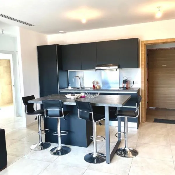 Magnifique T2 neuf à 100 m de la plage d'agosta, hotel in Albitreccia