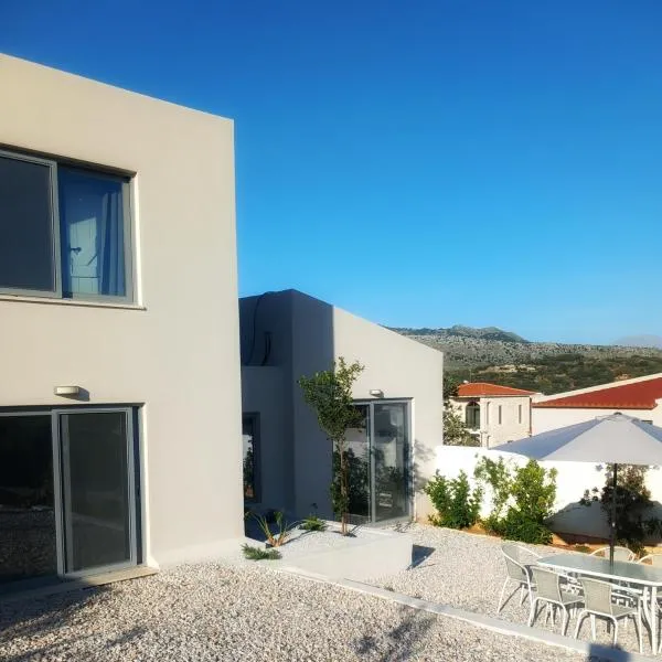 Stunning 2 bedroom private villa in Kastellos, Rethymno, Hotel in Kástellos