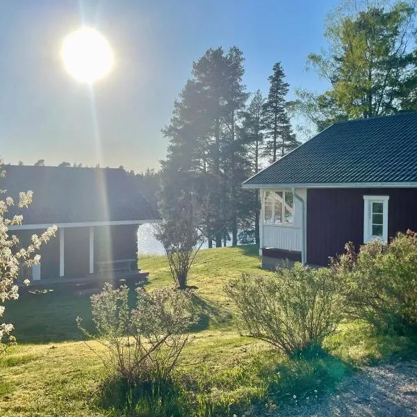 The Pintorp cabin by the lake, hotell i Mora