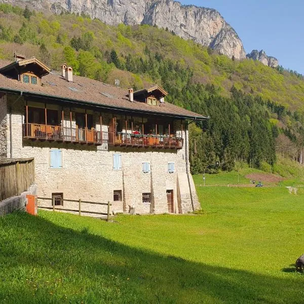 Tirol in Balin - La Stua, hotel v destinácii Fiavè