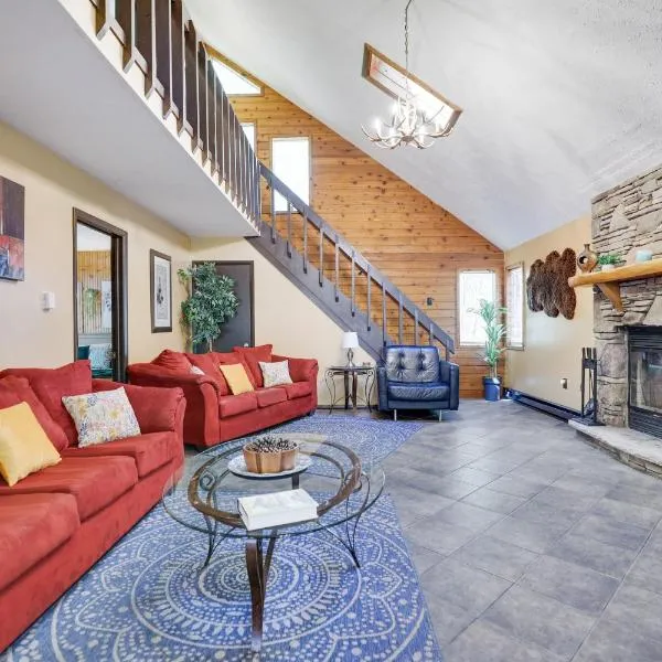Chalet renovated Near Casino, Camelback , Kalahari 4bdrms firepit hot tub game room, готель у місті Tobyhanna