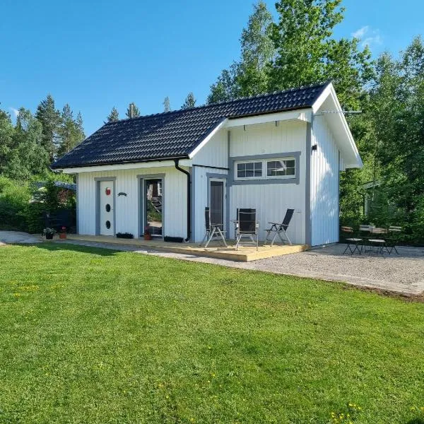 Attefallshuset Toftahöjden 7, hotel v destinaci Växjö