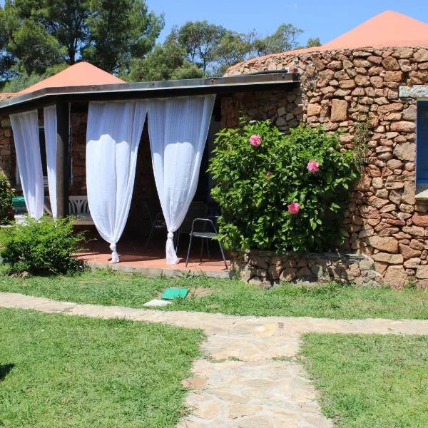 Villino B1 - IL MARE IN UNA STANZA, hotel a San Teodoro