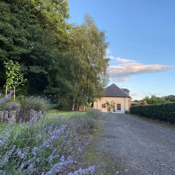 Private detached cottage sleeps 4, hotel di Buchanty