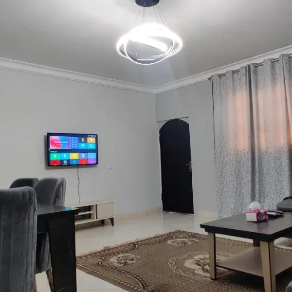 Comfy Apartment In Giza Cairo Family Only, hotel em Cidade 6 de Outubro