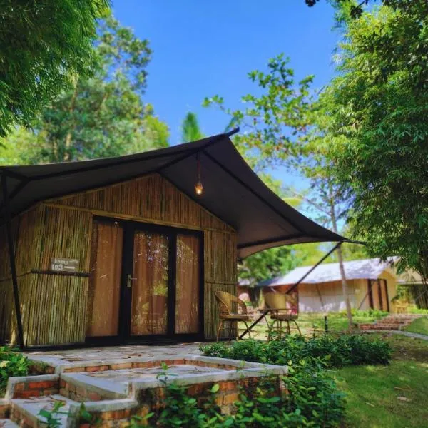 "D'BAMBOO KAMP" Desa Wisata Ekang、Tenagaのホテル