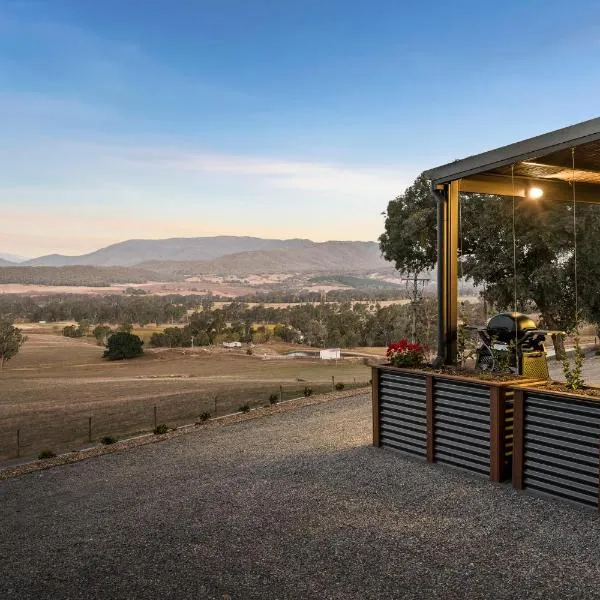 Bluestone Ridge, hotel in Whitfield