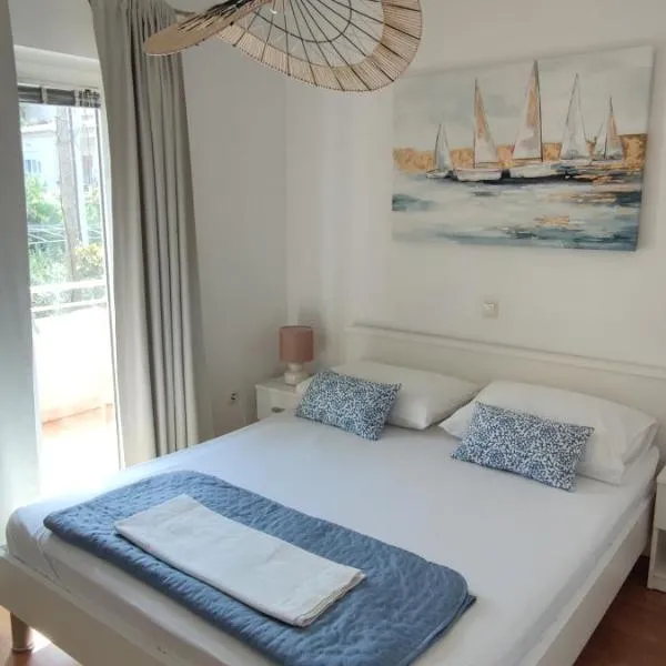 Apartments Kapetanovi Dvori, hotel en Trogir