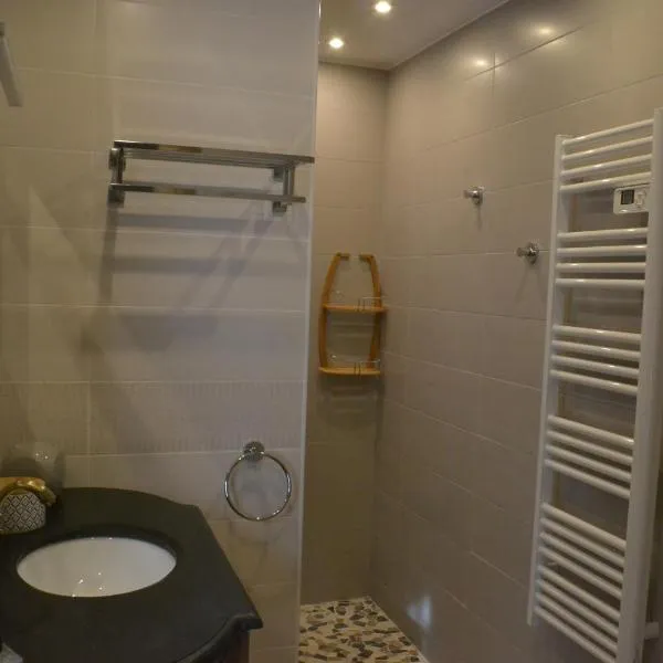Occit'Homières, hotel v destinaci Saint-Pons
