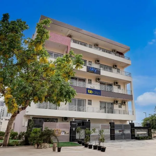 FabHotel Sky - Nr Sapphire 83 Mall, Manesar, hotel in Gurgaon