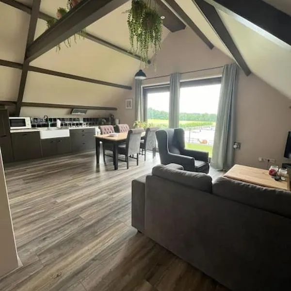 Logeren boven paarden, hotel v destinaci Jubbega-Schurega