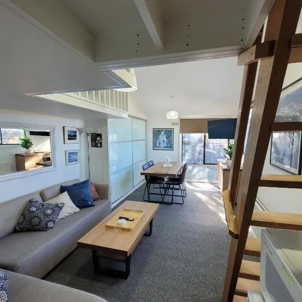 Shamrock Apartment 9 - Mount Hotham, hotel in Mount Hotham