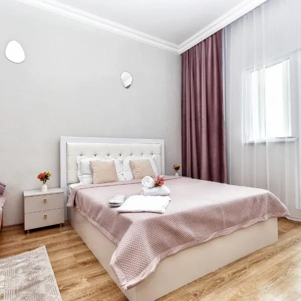 Красивые апартаменты на Экспо, hotel v destinaci Taldykolʼ