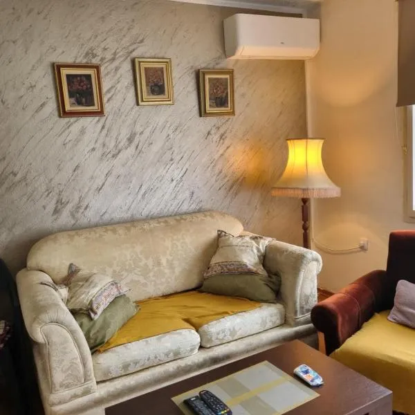 Vikendica Sara,Devojacki bunar, ξενοδοχείο σε Banatski Karlovac