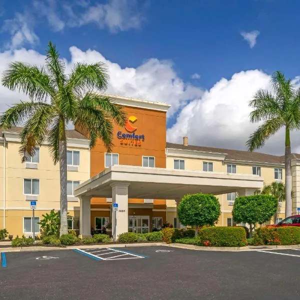 Comfort Suites Sarasota-Siesta Key, hotel en The Meadows