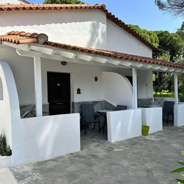Villa Nikos Koukounaries, hotel v destinaci Koukounaries
