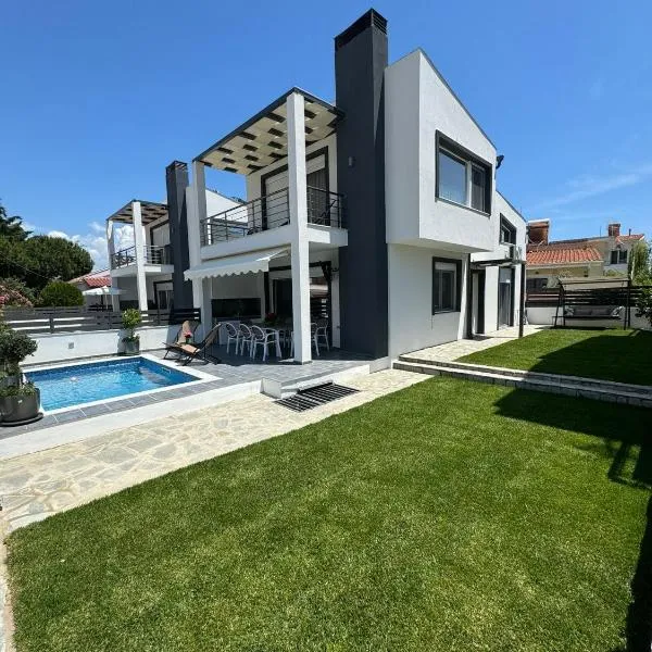 Milena's Luxury Villa、イラクリトサのホテル