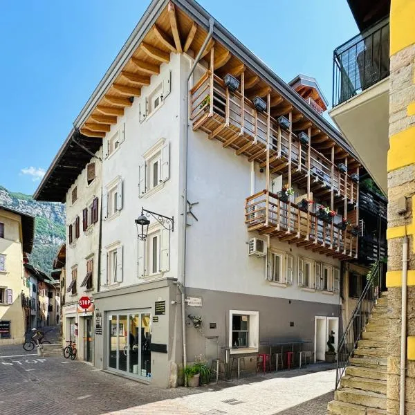 ES Rooms and Apartments, hotel v destinaci Nago-Torbole