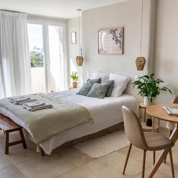 VUE 180°, superbe appartement cocooning !, hotel v destinácii Laroque-des-Albères