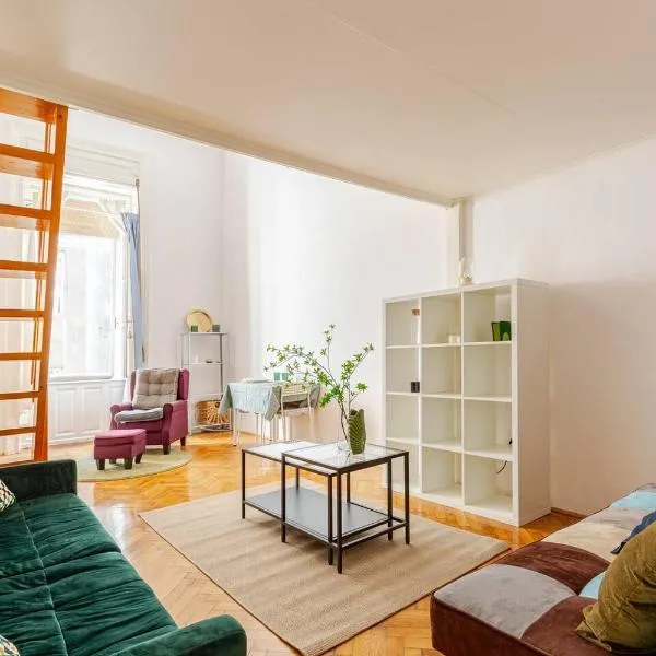 Vibrant center apartment, hotel in Budapest