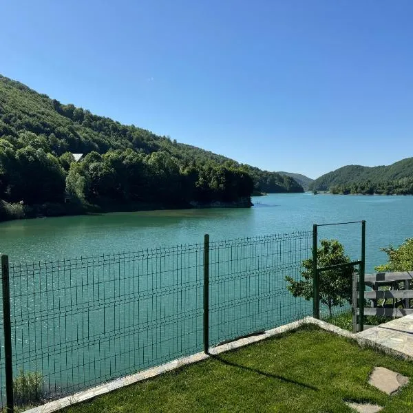 Doftana Lake House, hotel v destinaci Teşila