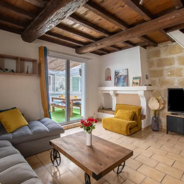 Maison familiale à 2 min à pied de l'Institut A Armand Calme Jeux babyfoot Jacuzzi Proche Mer – hotel w mieście Saint-Laurent-dʼAigouze