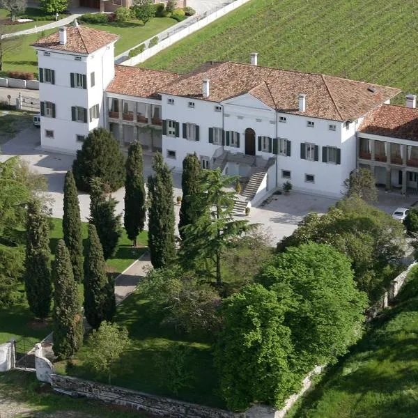 Villa Dragoni, hotel v destinaci Buttrio