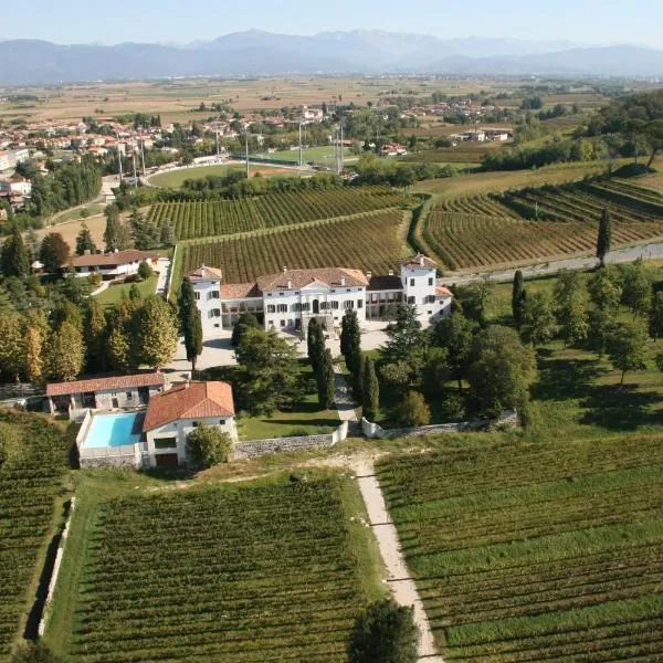 Villa Dragoni – hotel w mieście Buttrio