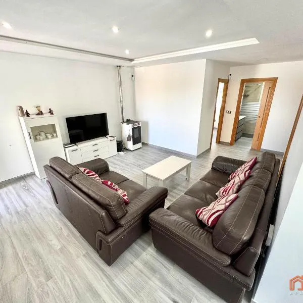 Apartamaento Asis A, hotel u gradu Albuñán