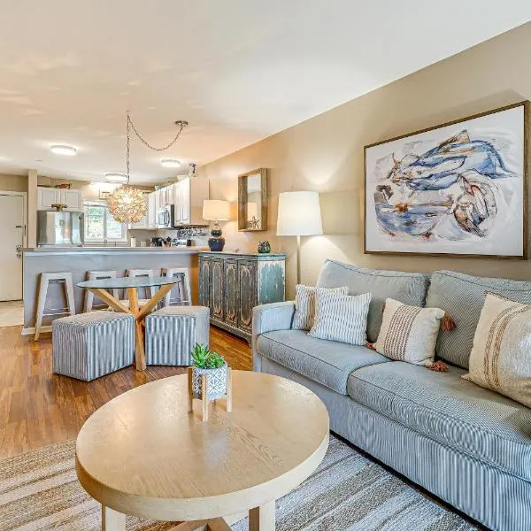Breezy Carolina Beach Condo with Balcony and Pools!, hotel en Carolina Beach