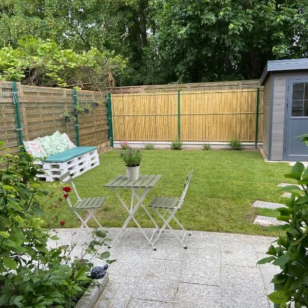 Maisonnette avec jardin, hotel v destinaci Domont