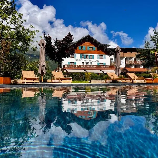 L'Arcalod & Bistrot Jeanne - Lac d'Annecy - Hôtel Restaurant Spa – hotel w mieście Doussard
