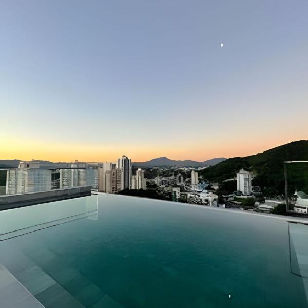 LOFT UP 509 | Mobiliado | WIFI | Piscina | Vaga