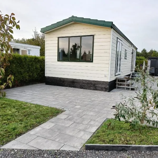 Cozy chalet near Amsterdam at Camping Venhop, hótel í Berkhout