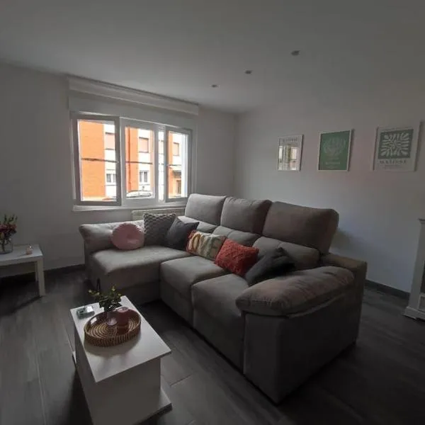 Apartamento acogedor en La Camocha-Gijón, hotel in Monte de Huerces