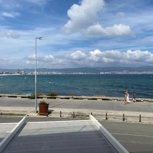 PARADISO 'В' - 107 Panoramic Sea View Large STUDIO Nessebar, hotel in Nesebar