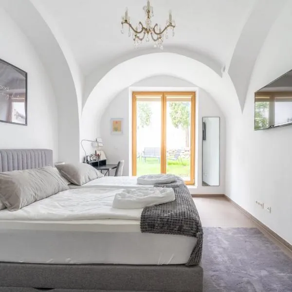 Tranquil Wachau Escape - 45m2 with Outdoor Terrace, khách sạn ở Mautern