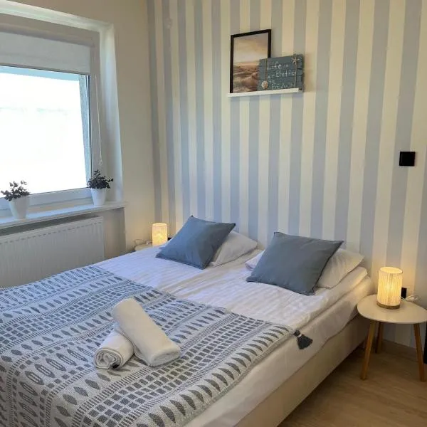 Karwia Pokoje & Apartamenty – hotel w Karwii