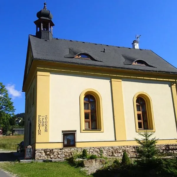 Penzion Pod Zvonem, hotel v destinácii Hanušovice