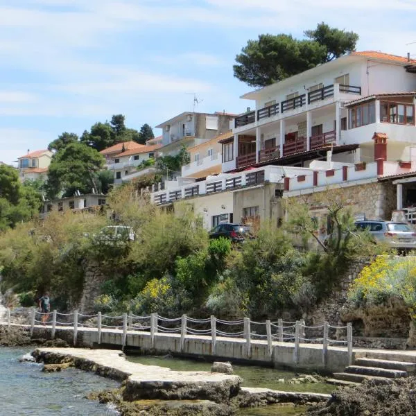 Apartments Makjanić, hotel in Jelsa