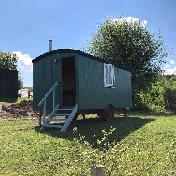 The Bothy and Wagon at Pitmeadow Farm, hotel v destinaci Perth