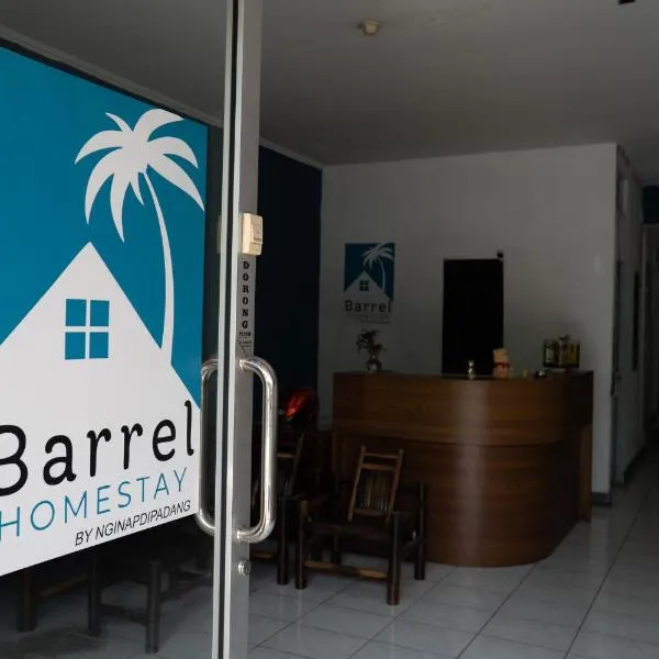 BARREL HOMESTAY - Near Mentawai fast ferry, cooking class, transport - tour bukittinggi by nginapdipadang, hotel in Padang