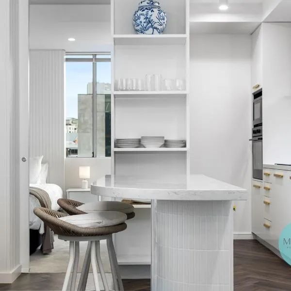Chic Honeysuckle Apartment, hotel in Newcastle