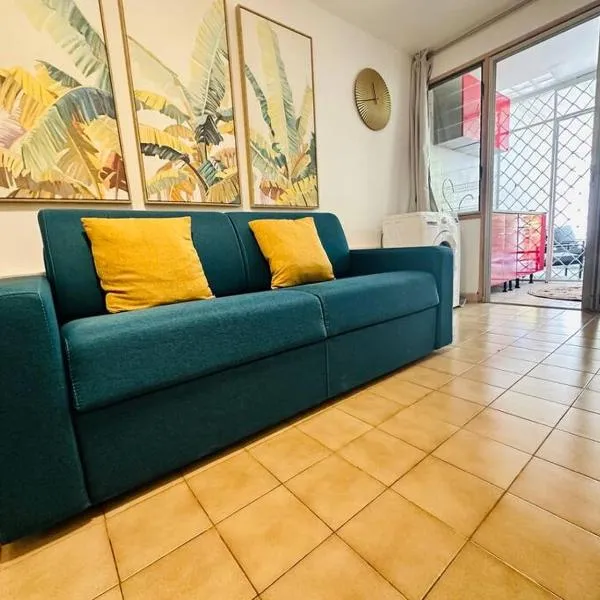 Studio cosy avec jardinet, hotel in Ducos
