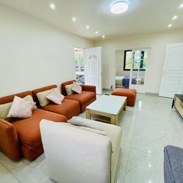 Stylish, Calm and Green Home Stay, hotel v destinácii Saint-Fargeau-Ponthierry