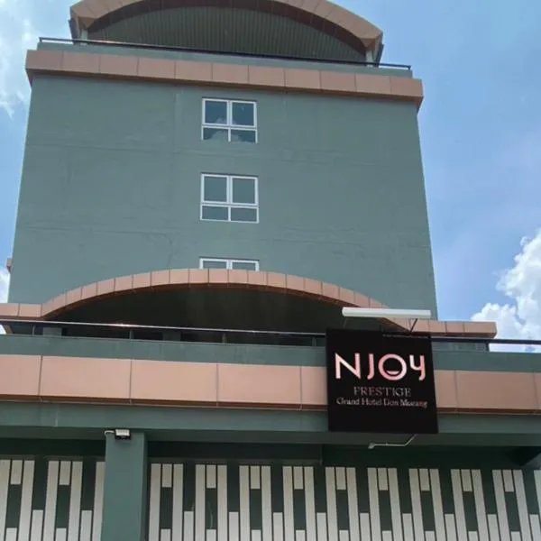 NJOY Prestige Grand Hotel Don Mueang: Lak Si şehrinde bir otel