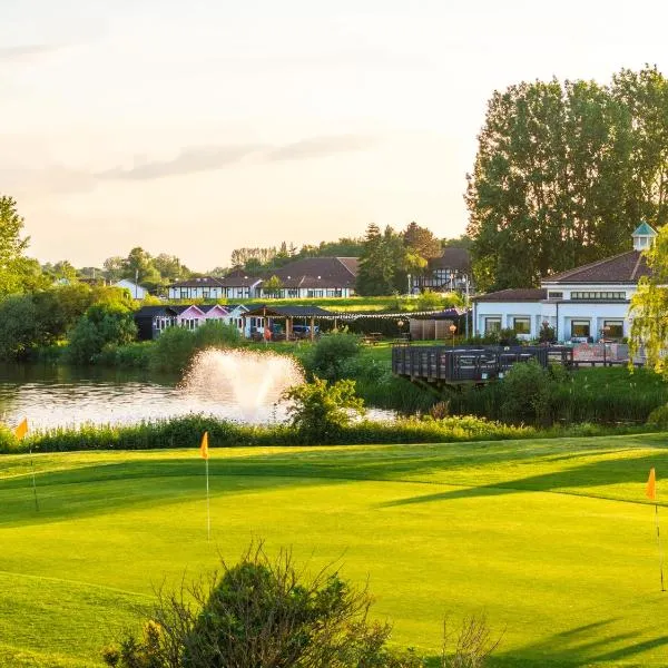 The Waterfront Hotel Spa & Golf, hotel di Tilbrook